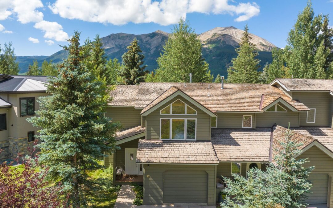 Just Listed: Renovated Golf Villas Residence